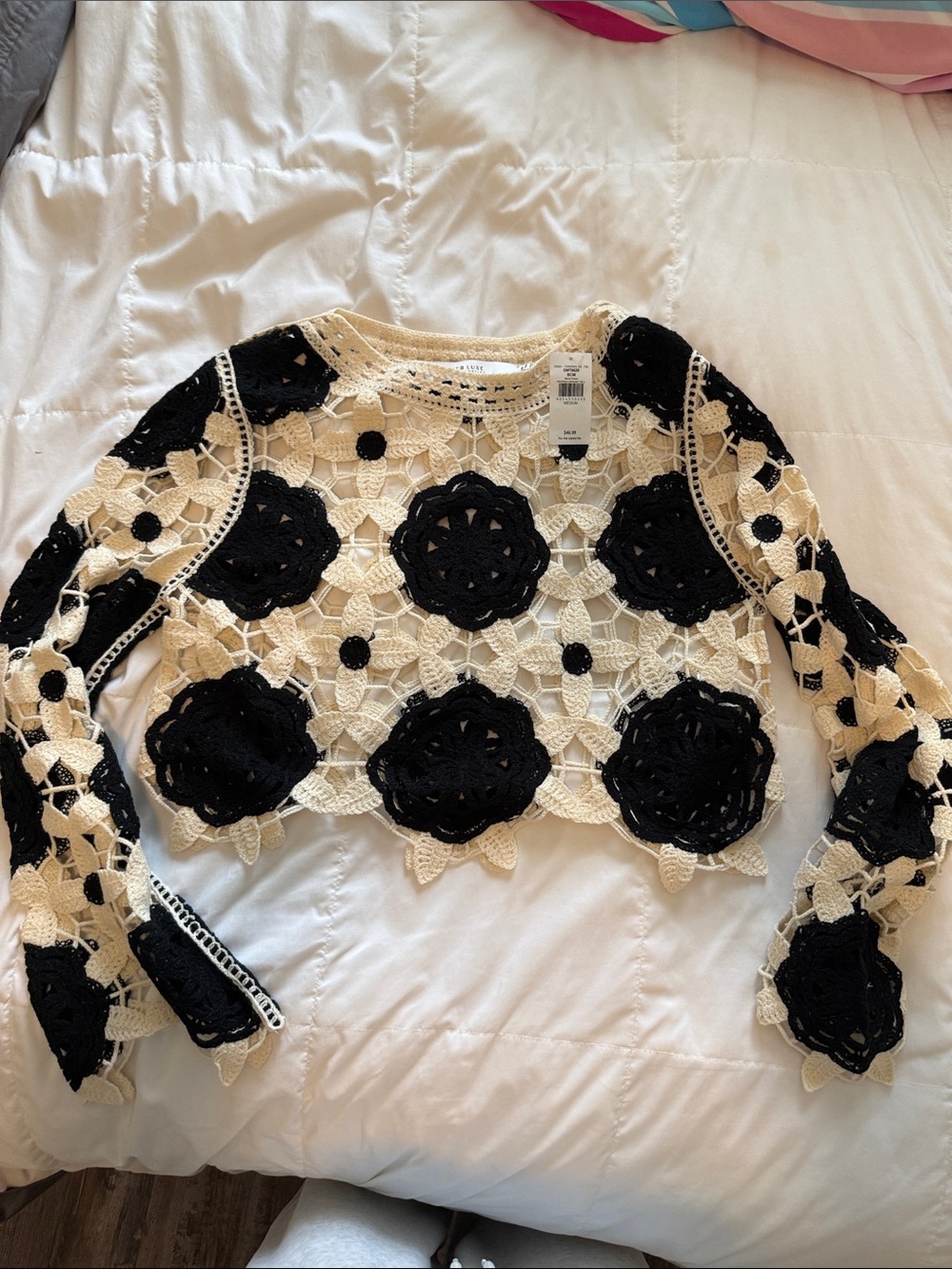 NWT Buckle Crochet Floral Black & Cream Long Sleeve Crop Top - Picture 1 of 4